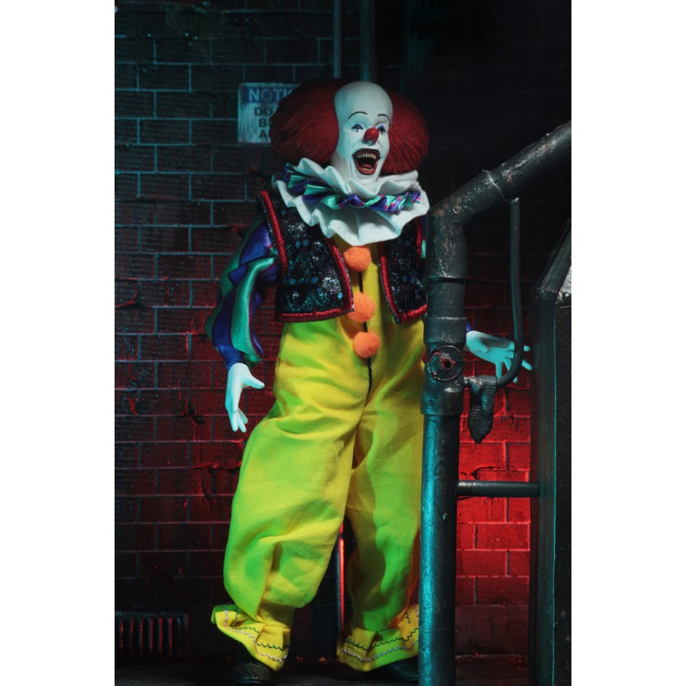 IT 1990 Pennywise Clothed Series