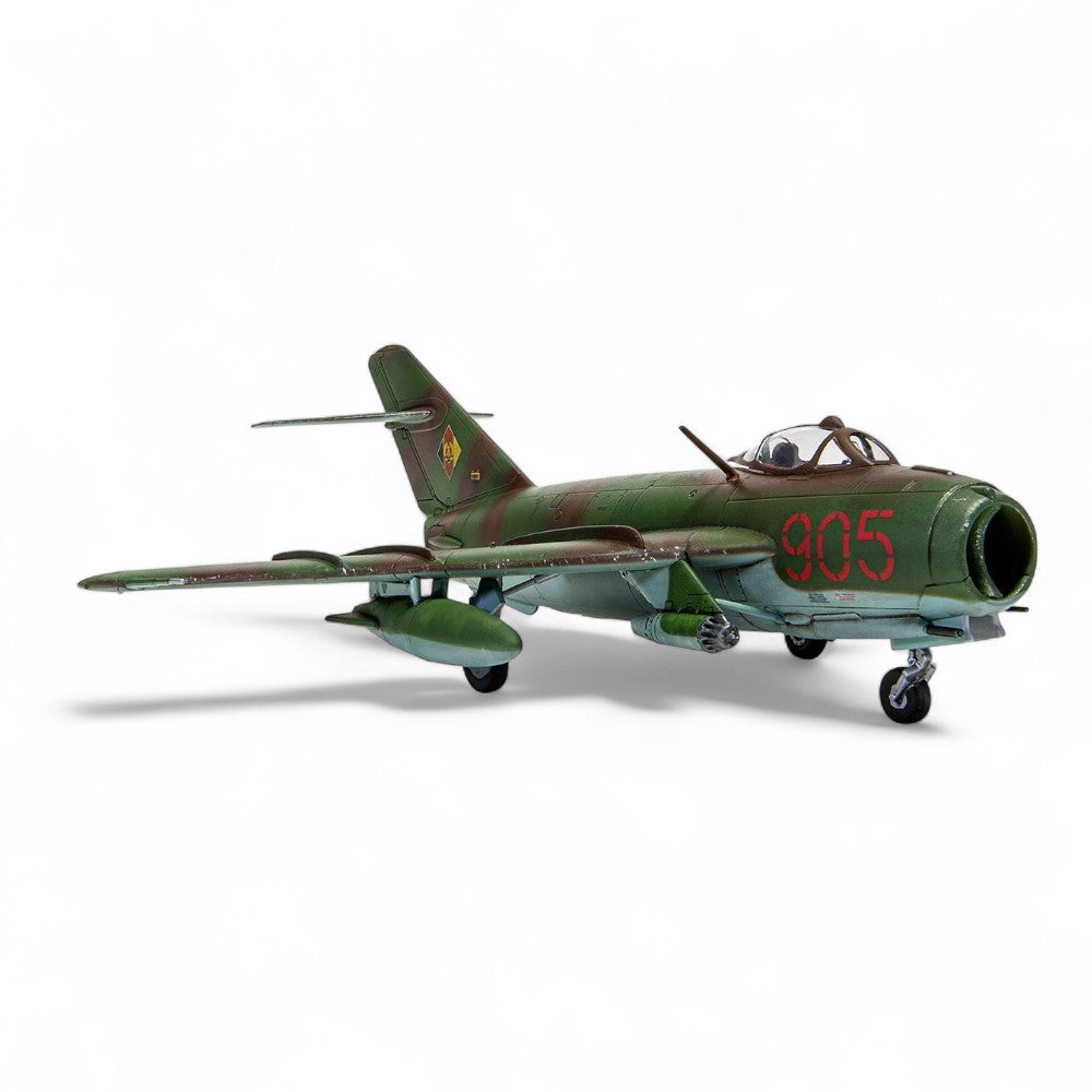 PZL LIM-5 Model Kit 1/72