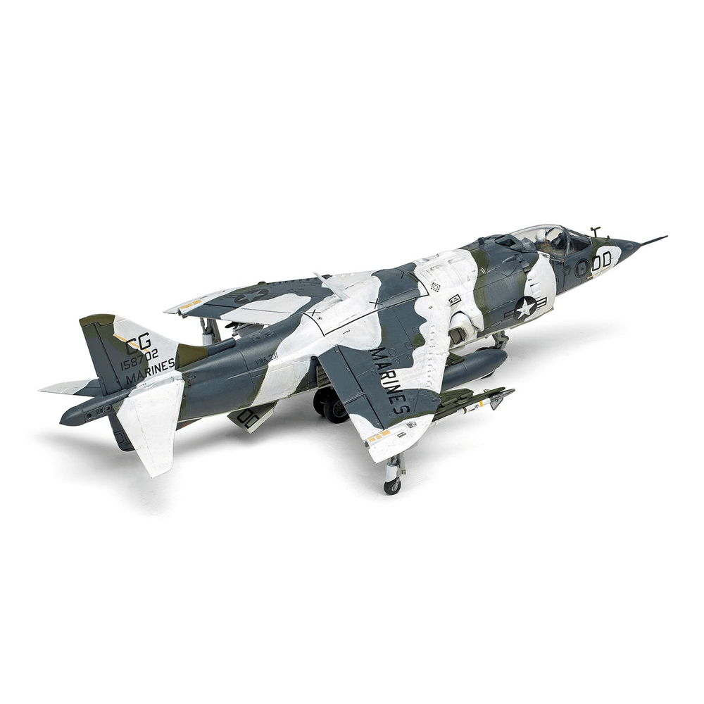 Hawker Siddeley Harrier GR.1/AV-8A Model Kit 1/72