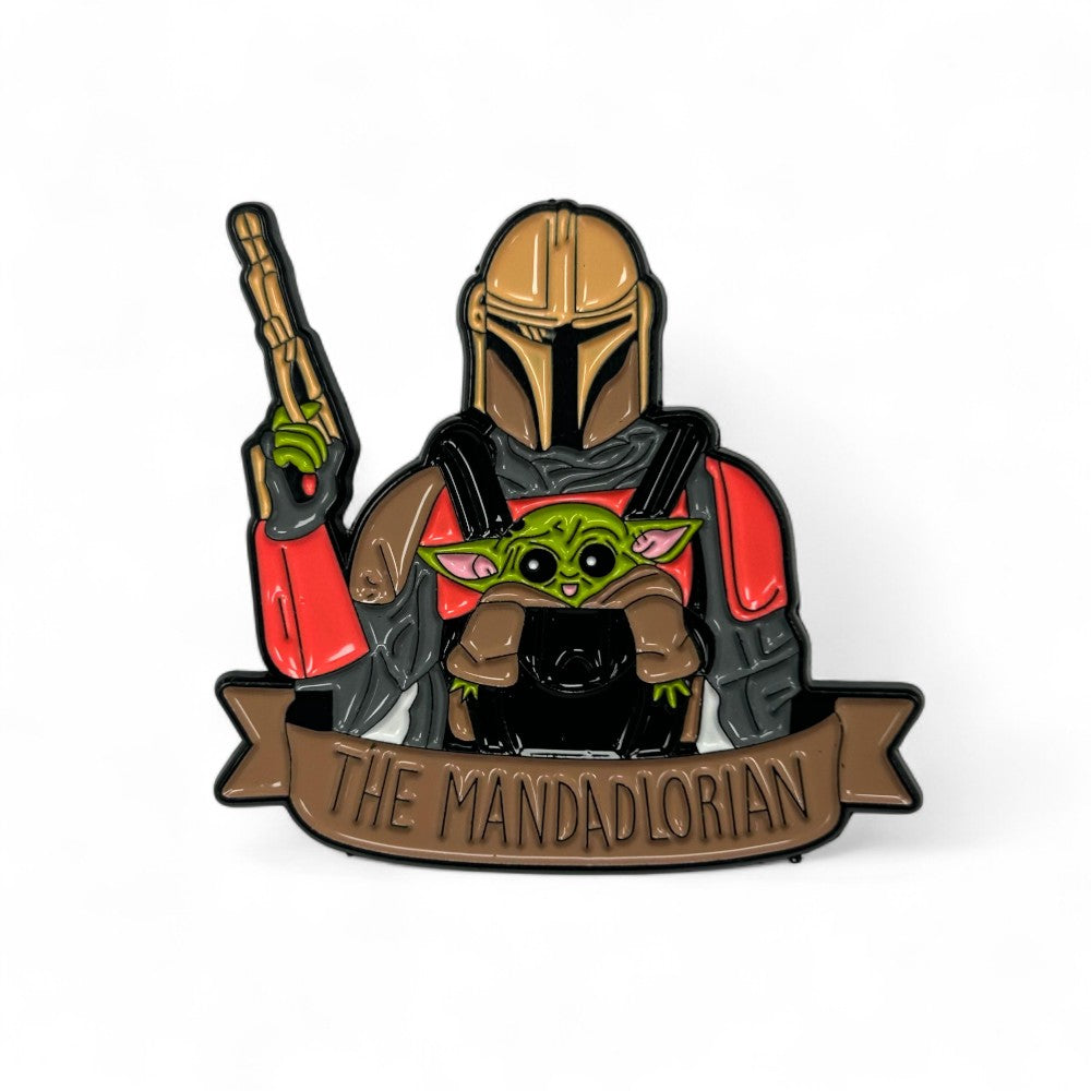 Pin The Mandalorian & Grogu con Bláster II