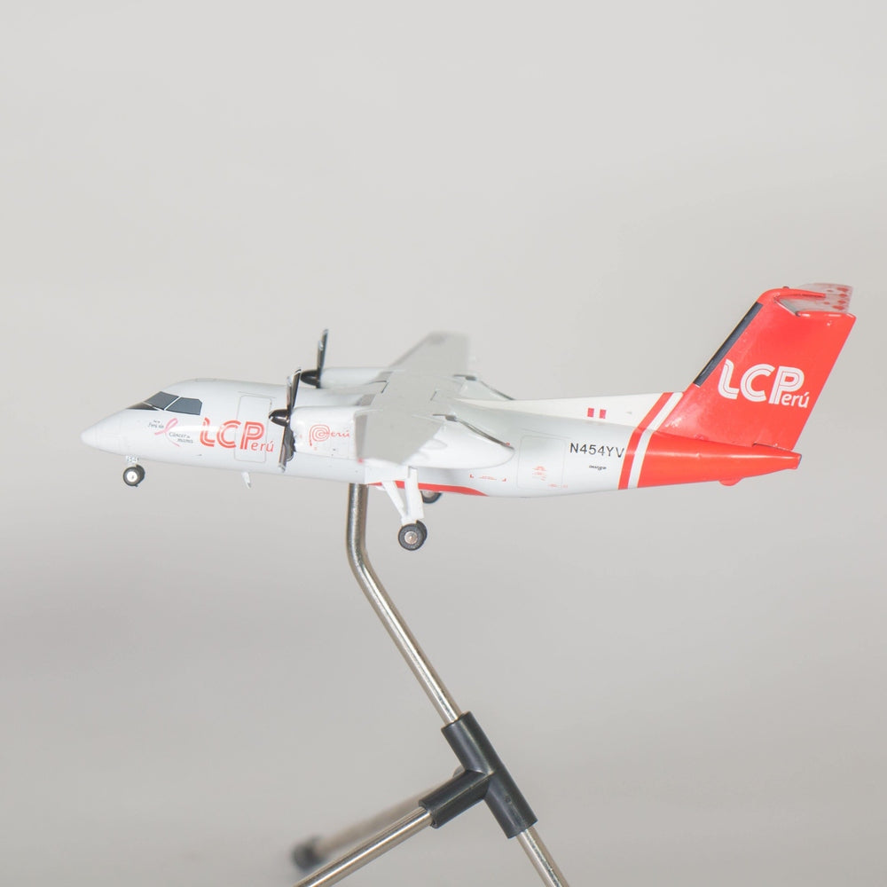 Bombardier Dash 8 - LC Perú Liga contra el Cáncer 1/200