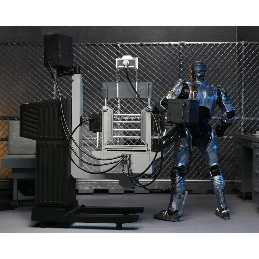 Ultimate Battle Damaged RoboCop con Silla