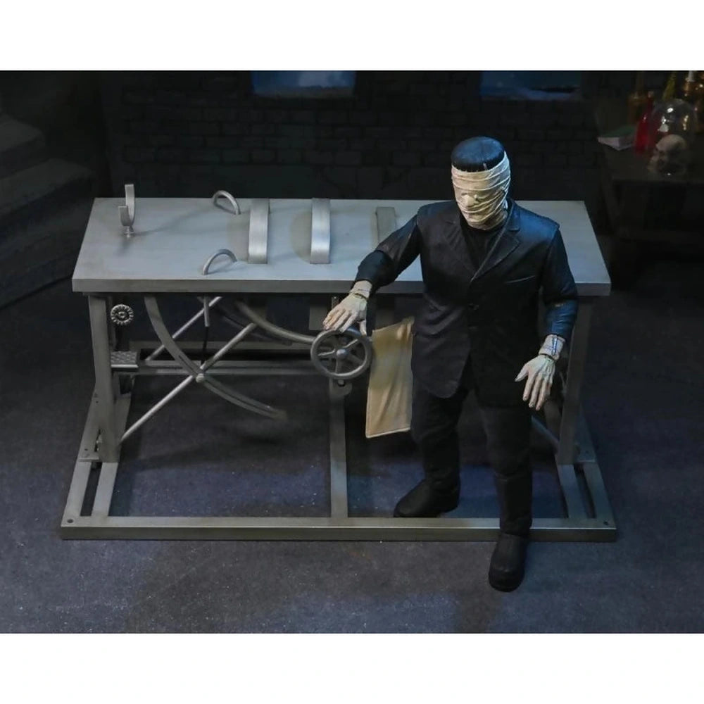 mesa-de-laboratorio-frankenstein-universal-monsters-neca-pack-accesorios-25-cm