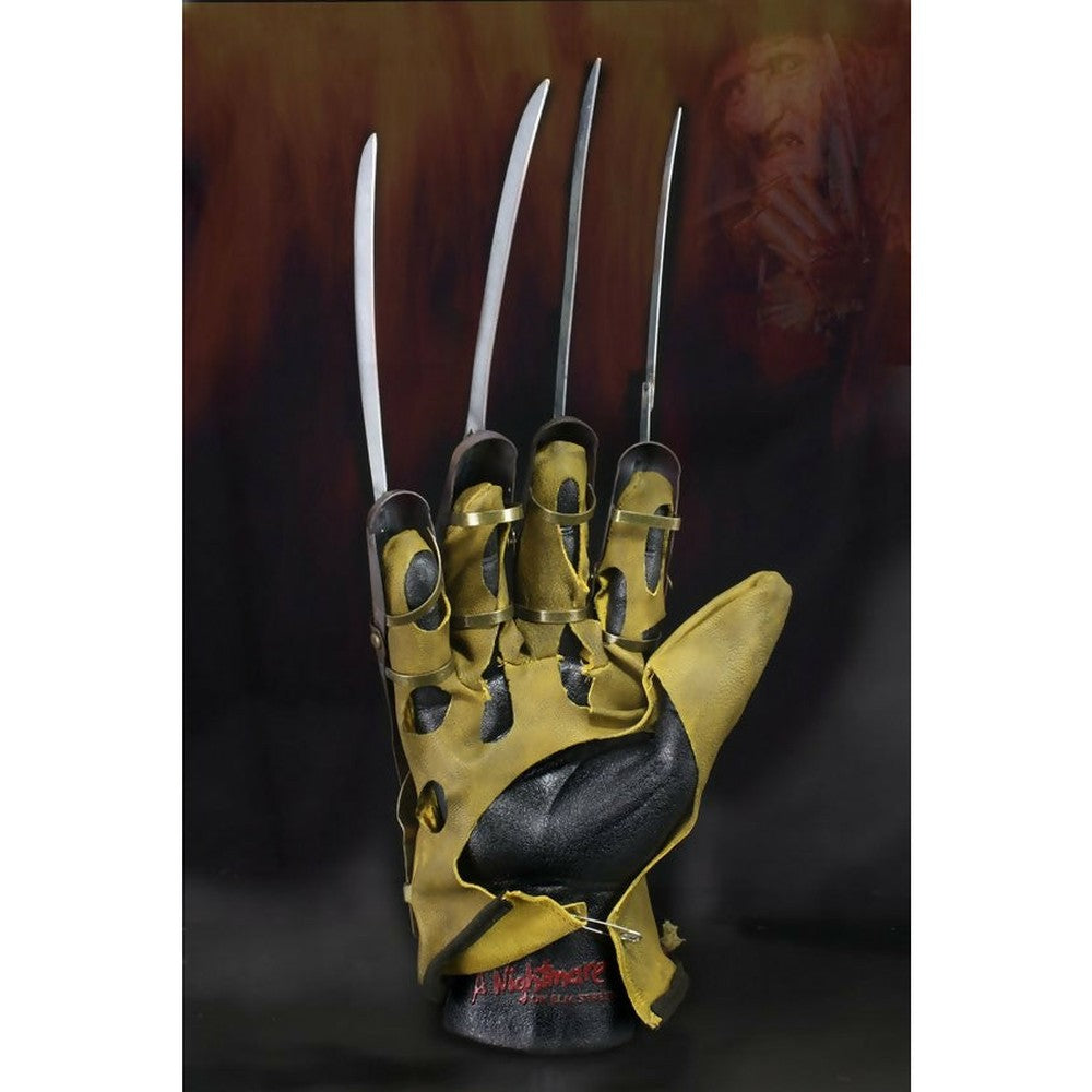 39818_NECA-Freddy-Glove2
