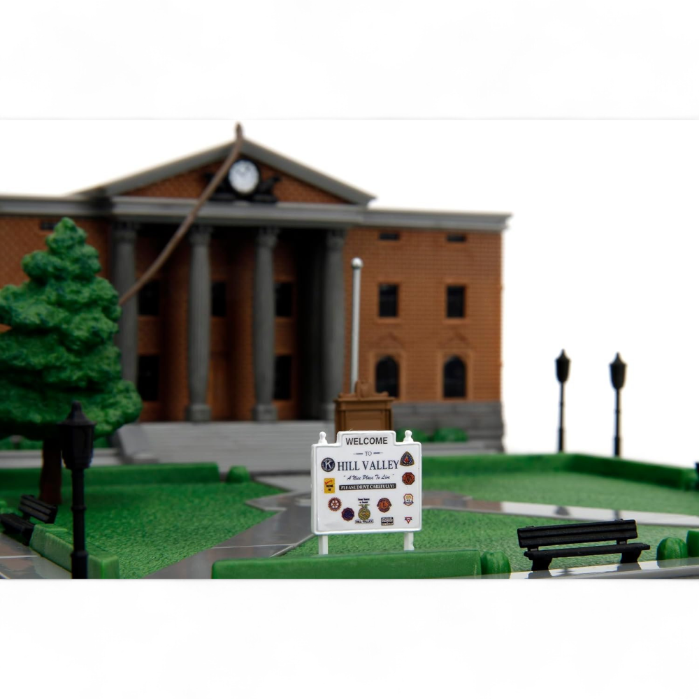 Nanoscene Back to The Future Hill Valley Courthouse Diorama