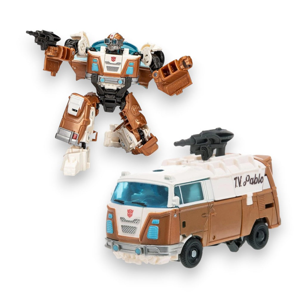 Transformers: Rise of The Beasts Deluxe Class Wheeljack exclusive