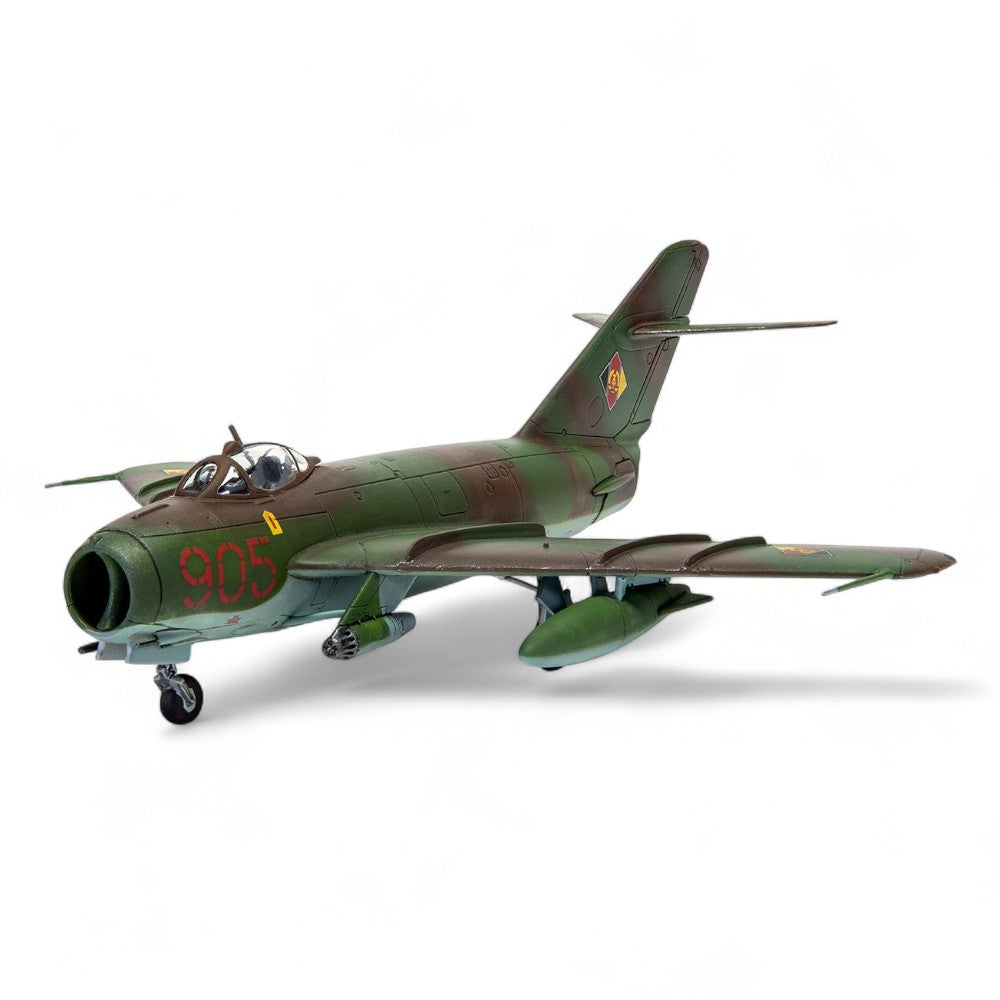 PZL LIM-5 Model Kit 1/72