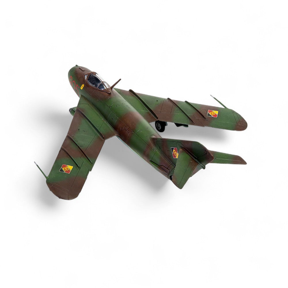 PZL LIM-5 Model Kit 1/72