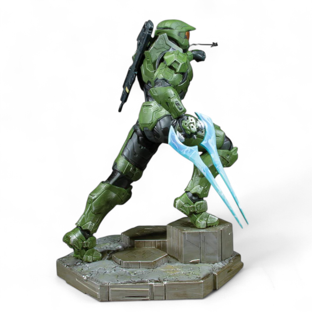 Dark Horse Halo Infinite Master Chief with Grappleshot