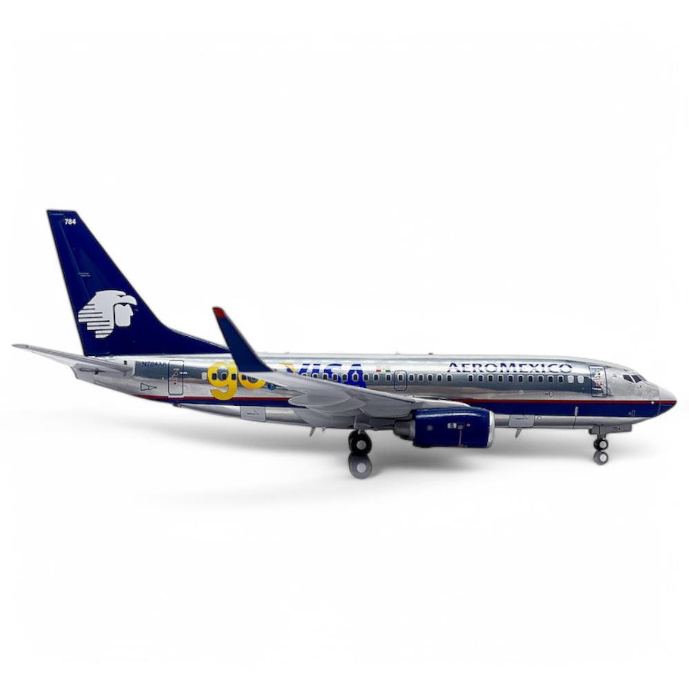 Boeing 737-700 Flaps Down - AeroMexico 1/200
