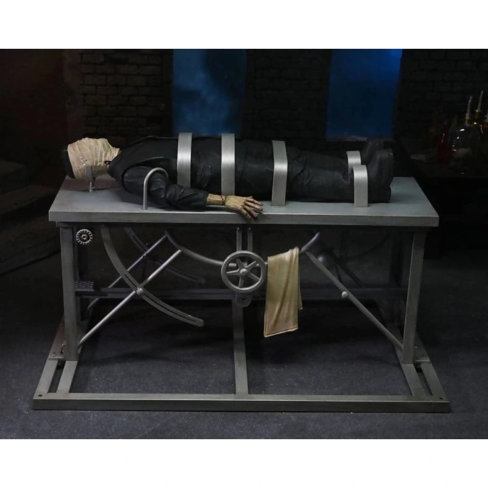 mesa-de-laboratorio-frankenstein-universal-monsters-neca-pack-accesorios-25-cm (2)