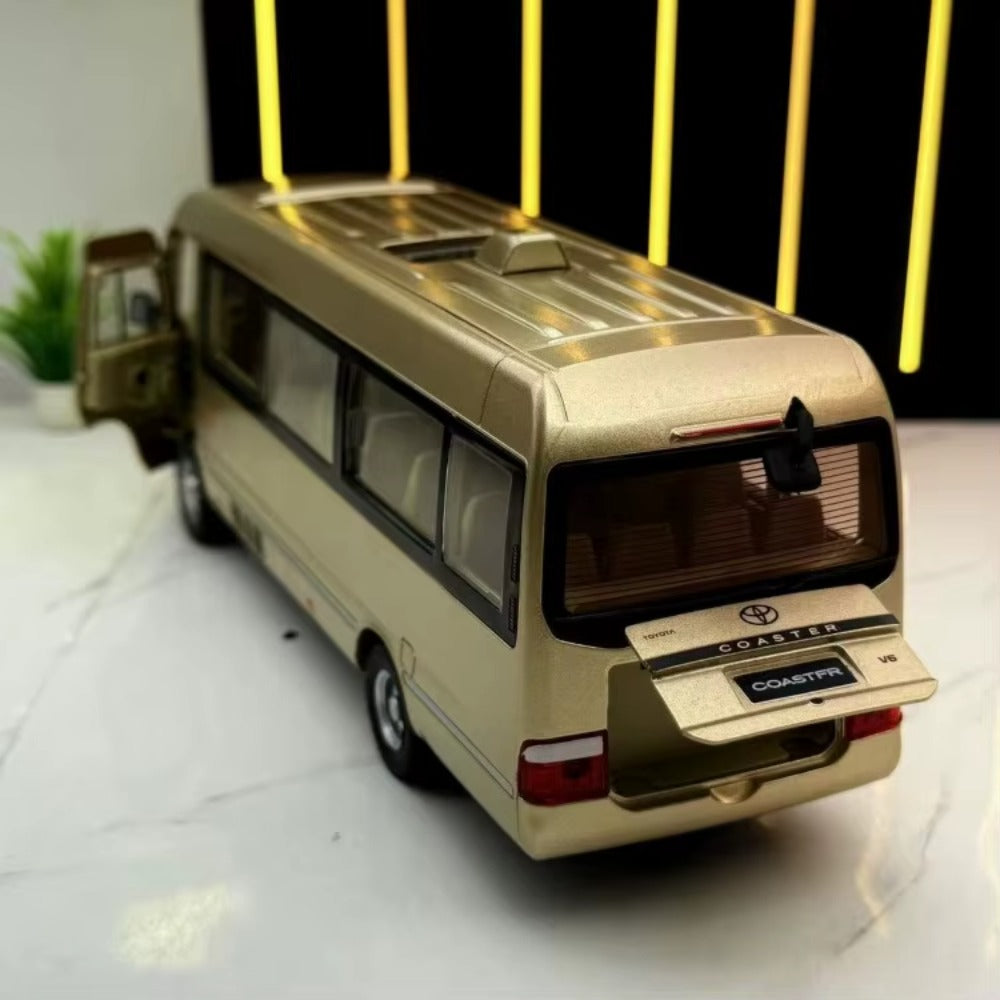 Toyota Coaster Minibus Dorado (Luces y Sonido) 1/24