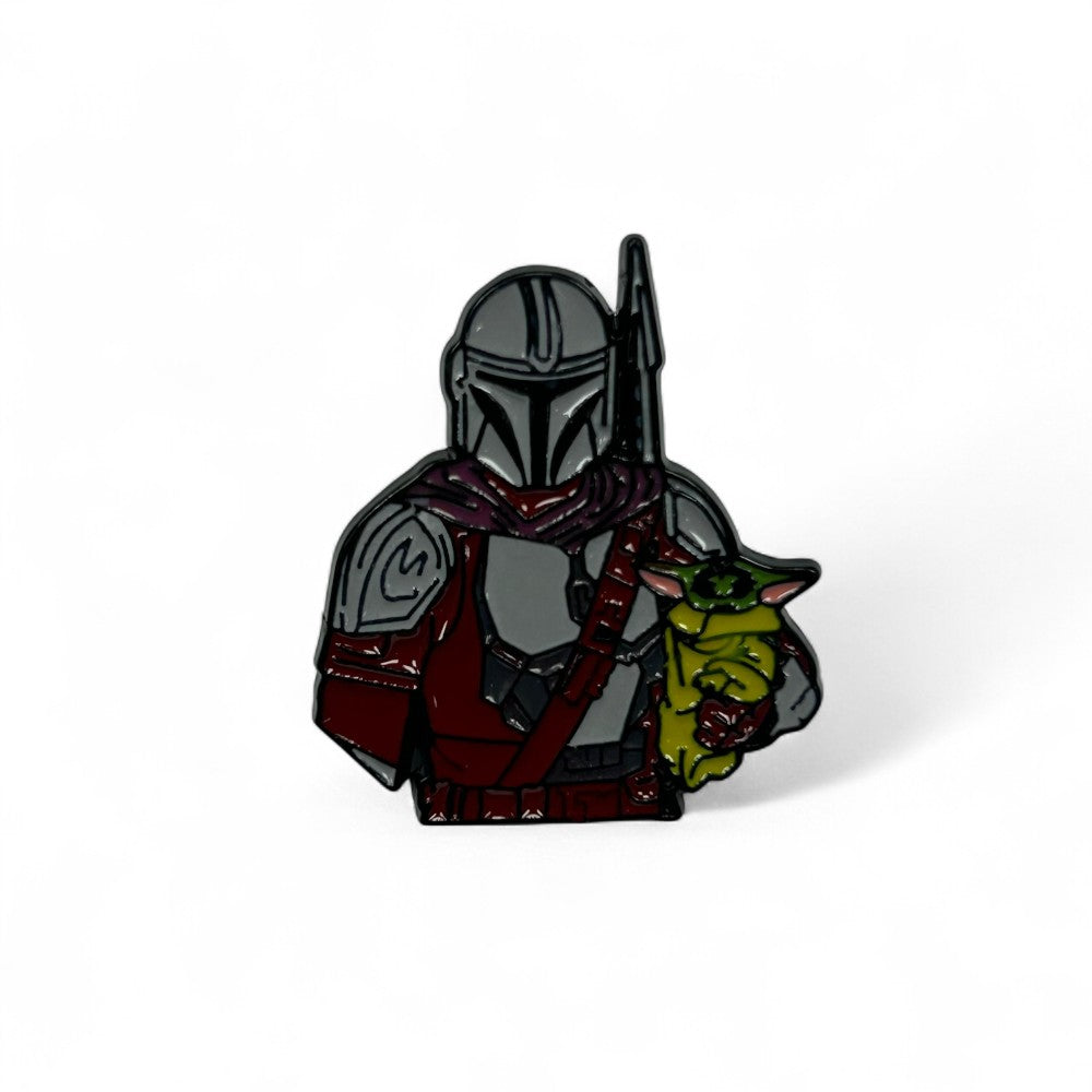 Pin Mandalorian con Baby Yoda en Estilo Minimalista