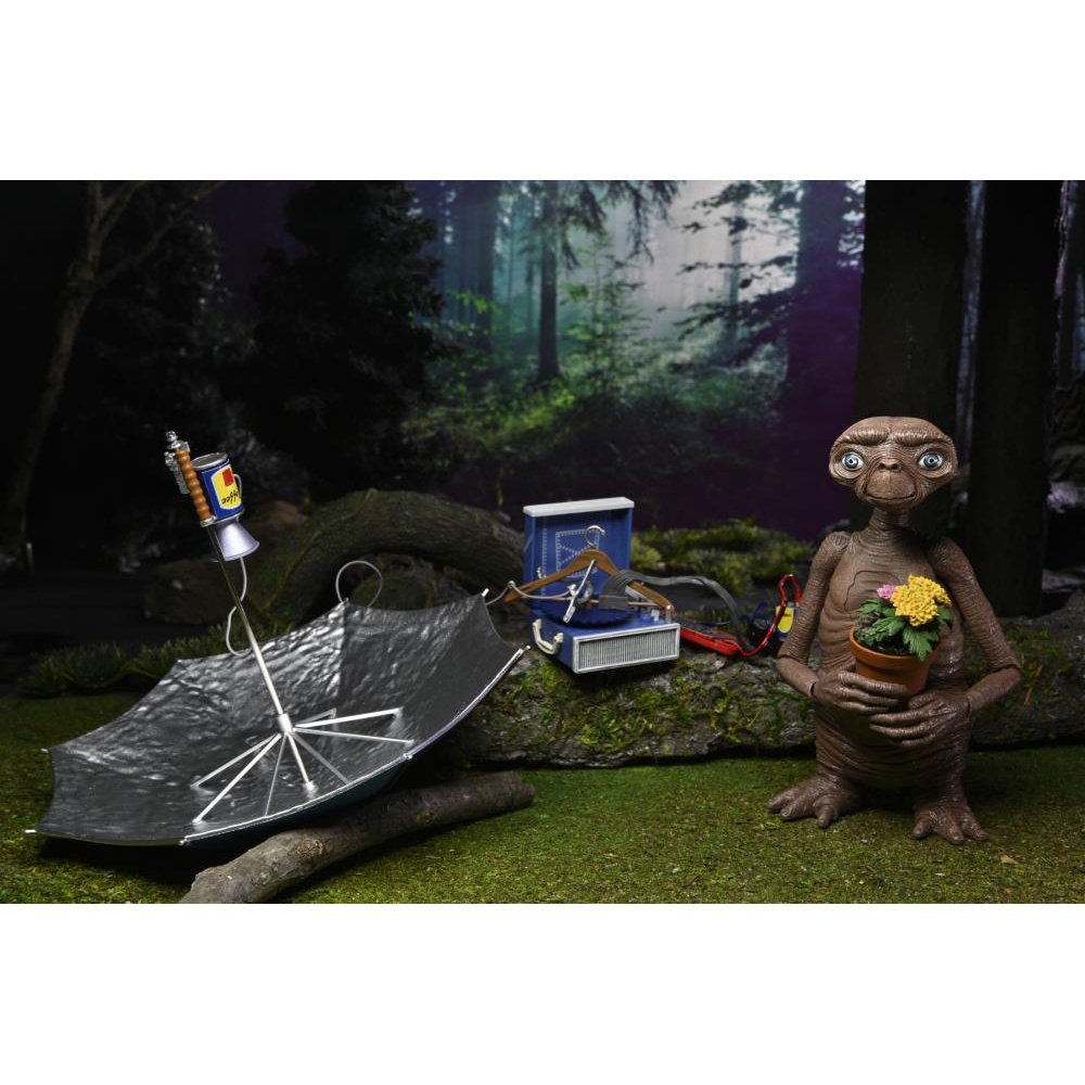 E.T. The Extra-Terrestrial 40th Anniversary Ultimate E.T. Deluxe Set