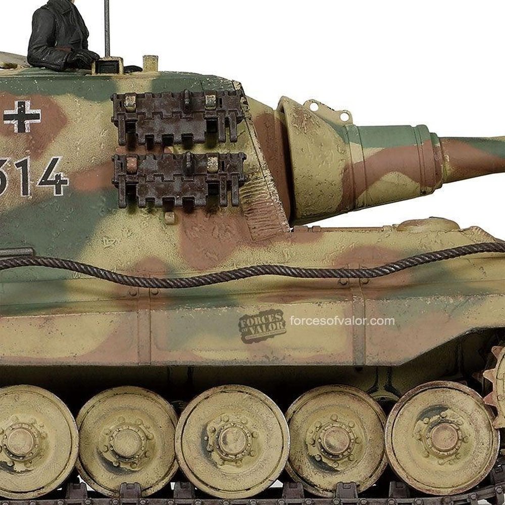 German Heavy Tank Destroyer Sd.Kfz. 186, 'Jagdtiger' 1/32