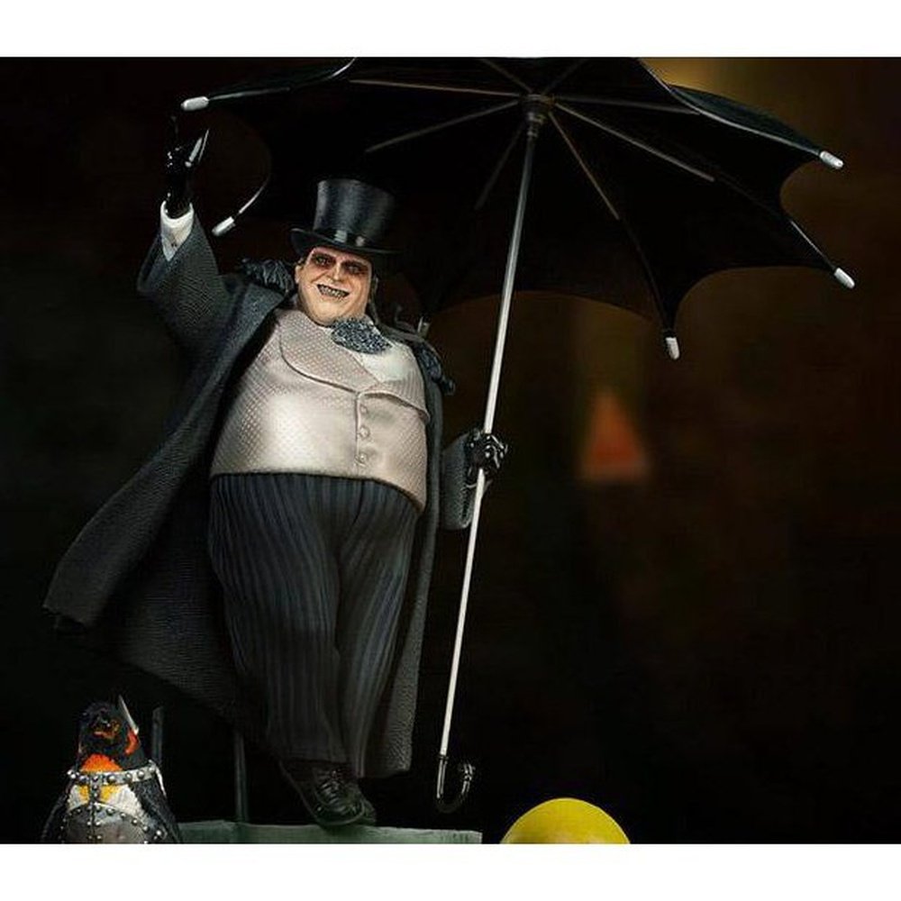 Batman Returns Penguin Deluxe Art Scale Limited Edition 1/10