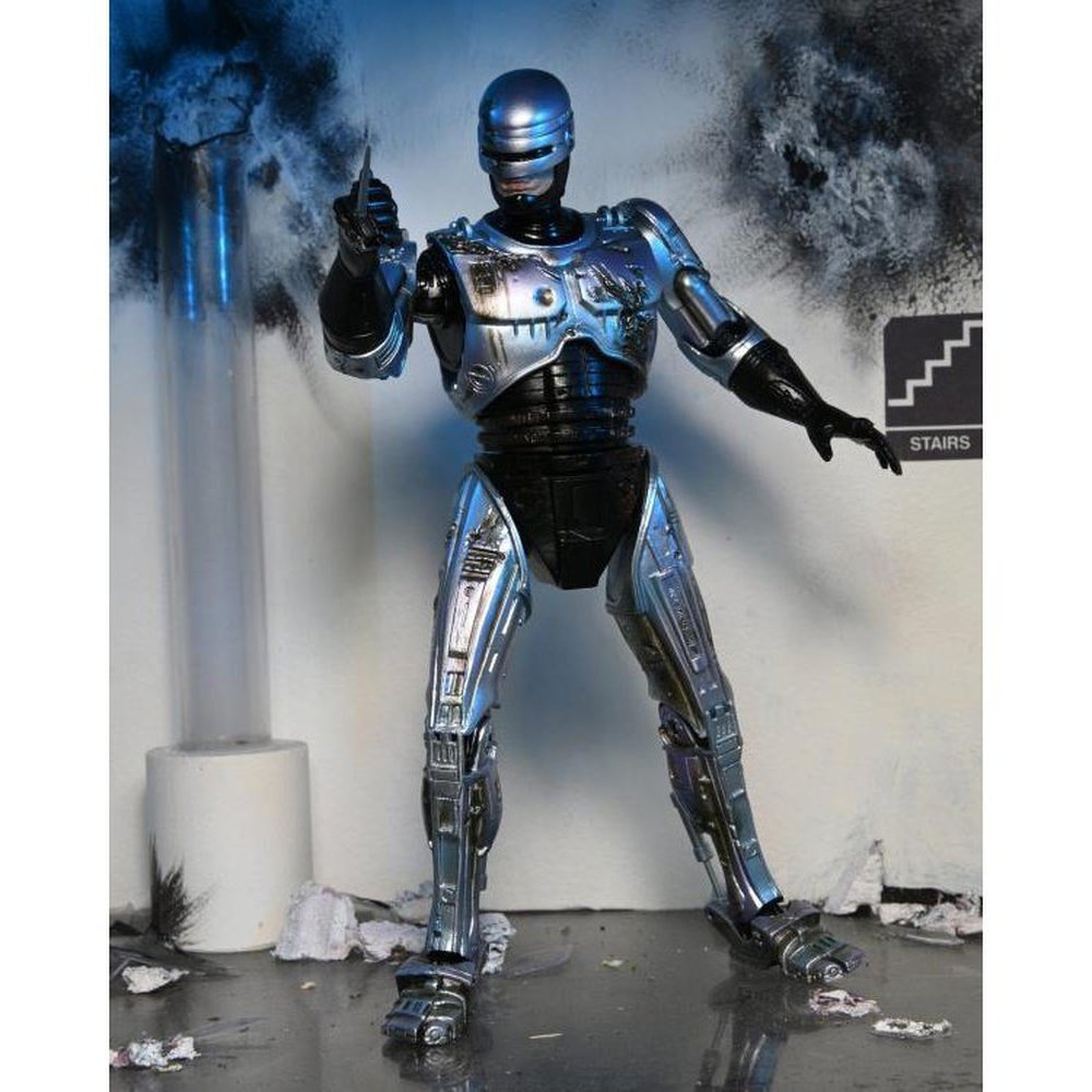 Ultimate Battle Damaged RoboCop con Silla