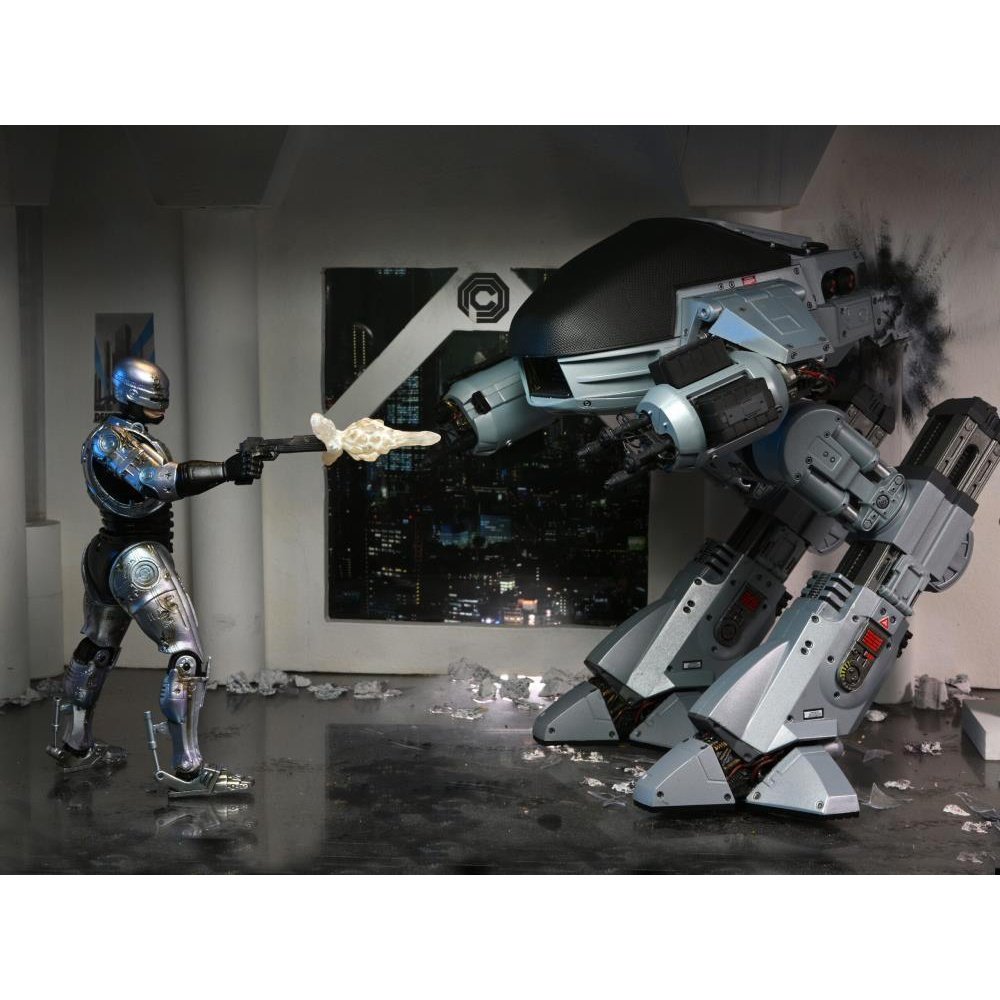 Ultimate Battle Damaged RoboCop con Silla