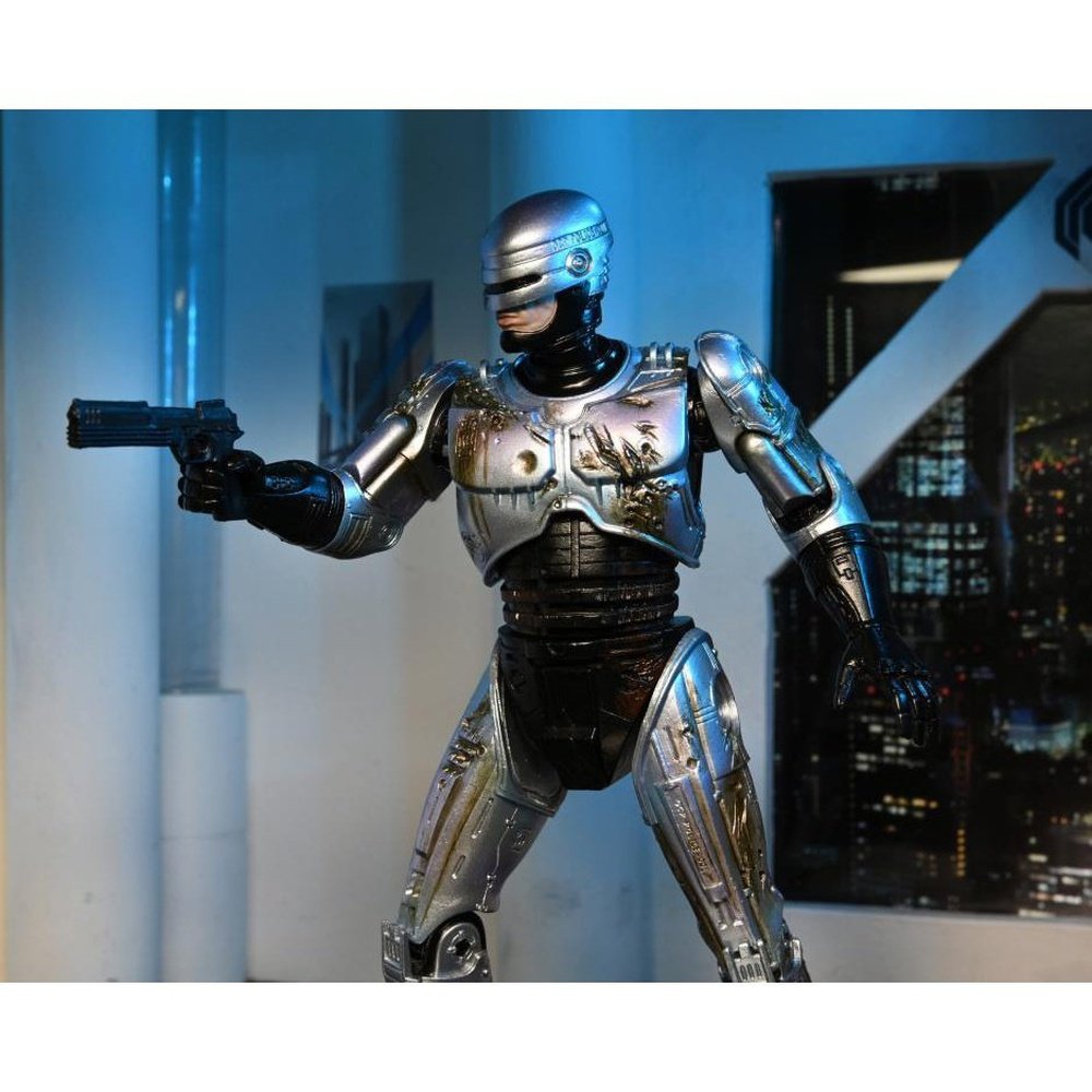 Ultimate Battle Damaged RoboCop con Silla