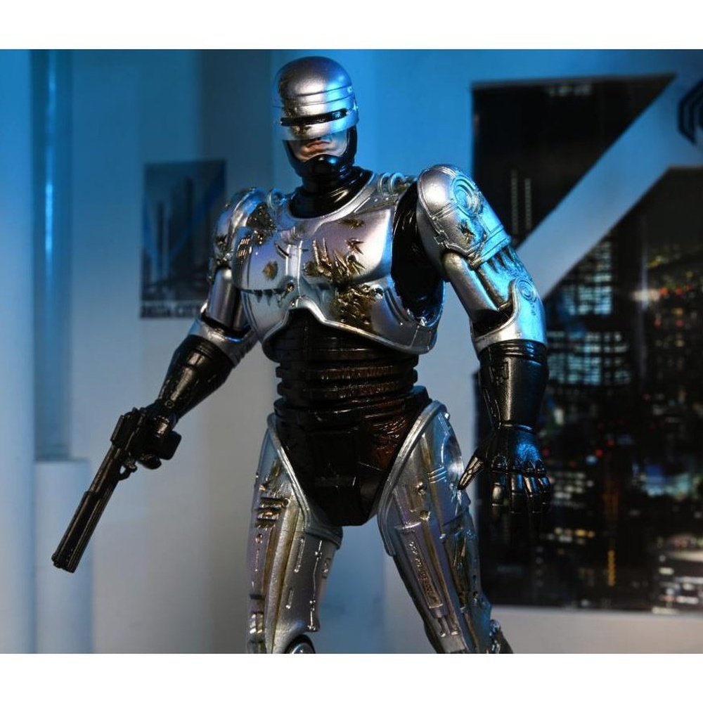 Ultimate Battle Damaged RoboCop con Silla