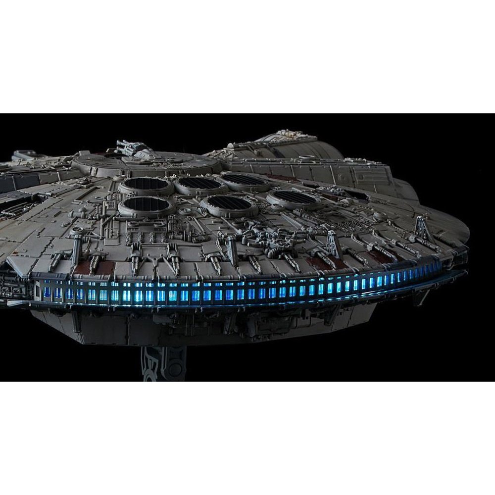 Star Wars: The Rise of Skywalker - Millennium Falcon Model Kit 1/144