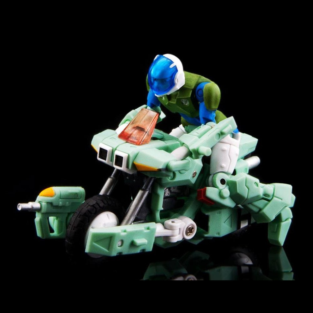 Robotech VR-052T Battler Cyclone Rand 1/28